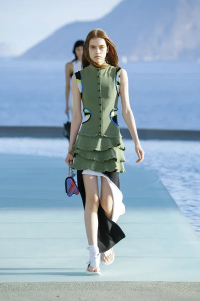 Look 8